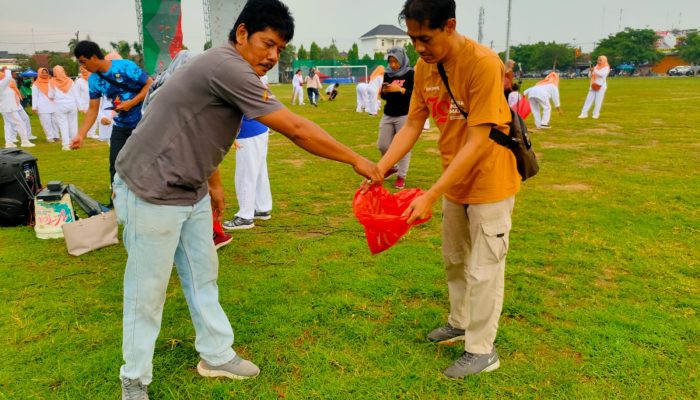 Budayakan Kebersihan Fasilitas Umum, Pemkab Blora Gelar Jumat Bersih di Lapangan Kridosono