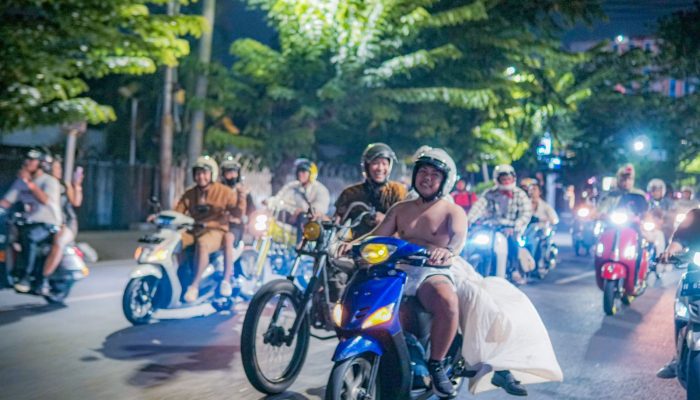 Rayakan Halloween, Anak Muda di Semarang Fun Ride Keliling Kota Pakai Kostum Seram-seram