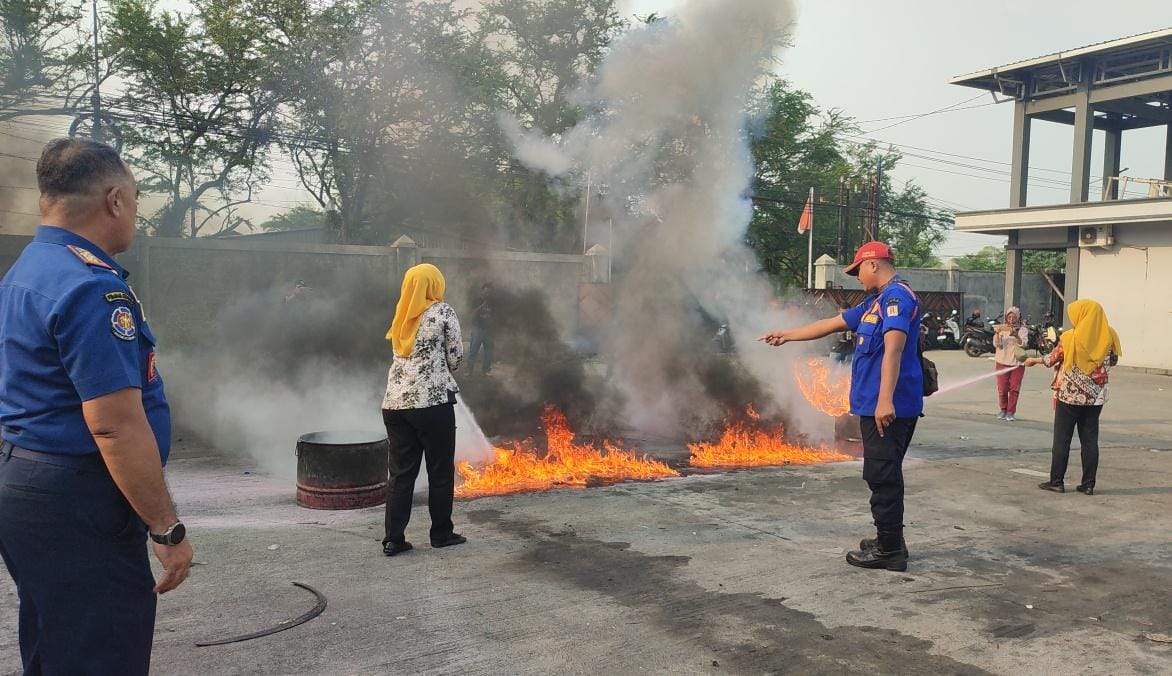 Kru Trans Semarang Dapat Pelatihan Pemadaman Pasca Insiden Kebakaran Bus di Gunungpati