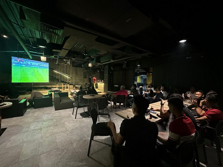 Cari Tempat Nobar Indonesia vs Saudi Arabia, Ada di Rooms Inc Semarang