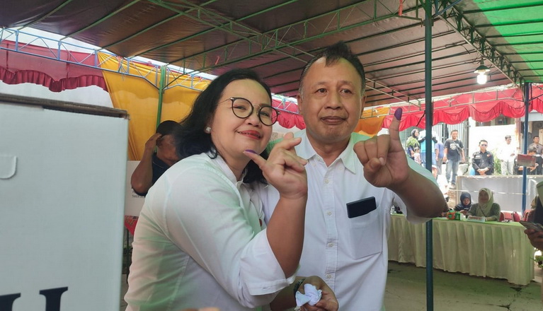 Agustina Wilujeng Nyoblos Bareng Keluarga di TPS 10 Gedawang, Optimis Menang di Pilwalkot Semarang