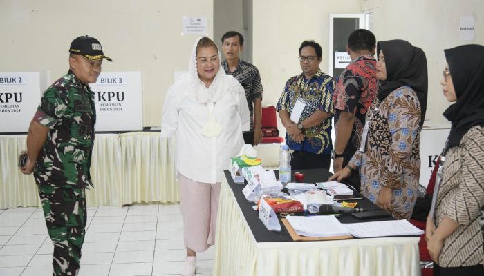 Mbak Ita Tinjau Beberapa TPS di Kota Semarang, Pastikan Proses Demokrasi Berjalan Lancar