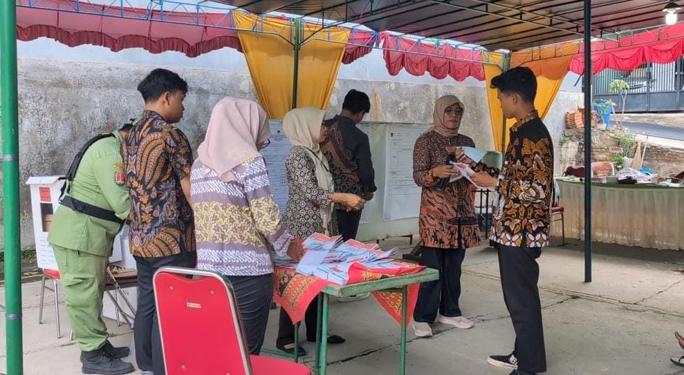 Agustin-Iswar Unggul di TPS 10 Gedawang, Tempat Agustina Wilujeng Mencoblos
