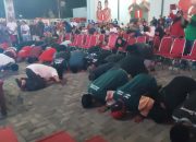 Sujud Syukur Warnai Kemenangan Agustin-Iswar Usai Hitung Cepat Pilwalkot Semarang