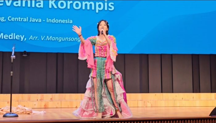 Kisah Keally Rievania Raih Emas di Ajang Menyanyi Internasional, Kenakan Busana Rancangan Sendiri!