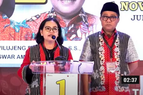 Paslon Pilwalkot Semarang, Agustina-Iswar saat debat perdana publik di Semarang. (YouTube/beritajateng.tv channel)