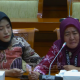 Ibunda dr. Aulia (kanan) saat menceritakan kasus anaknya di PPDS Undip. (YouTube/Komisi III DPR RI Channel)