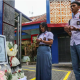 Rekan siswa korban penembakan oleh oknum polisi, berdoa di SMK Negeri 4 Semarang, Jawa Tengah. (ant)