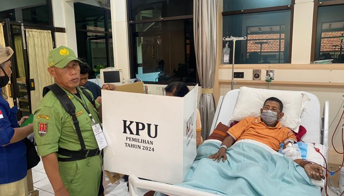 Terbaring di Ranjang Sakit, Pasien RS Elisabeth Semarang Semangat Nyoblos Pilkada Serentak