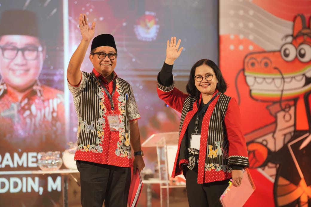 Sengketa Semarang | Pasangan calon walikota dan wakil walikota Semarang nomor urut 01, Agustina Wilujeng Pramestuti dan Iswar Aminuddin dalam debat perdana Pilwalkot di Semarang. (Dok)