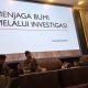 Peneliti Posdoktoral, Bosman Batubara (kanan) saat mengisi seminar lingkungan hidup di Universitas Katolik Soegijapranata