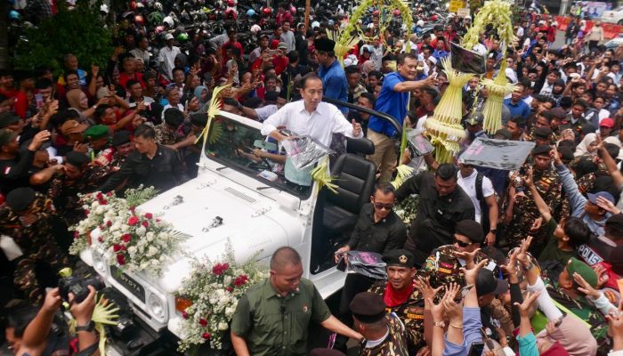 Ditanya Soal Ikut Pawai Bareng Luthfi-Yasin, Jokowi: Saya Dukung