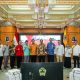 Pemprov dalam penyerahan bantuan keuangan (bankeu) untuk 10 parpol. (Pemprov Jateng)