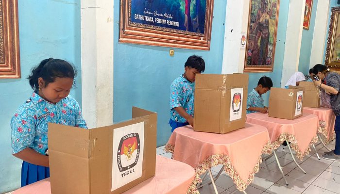 Peringati Hari Guru, Siswa SDN Sarirejo Kartini Semarang Pilih Guru Favorit Ala Pilkada