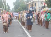 Meriahkan Hari Ibu & Hari Jadi Blora ke-275, Ribuan Emak-Emak Turut Parade Kebaya Menuju Alun-alun