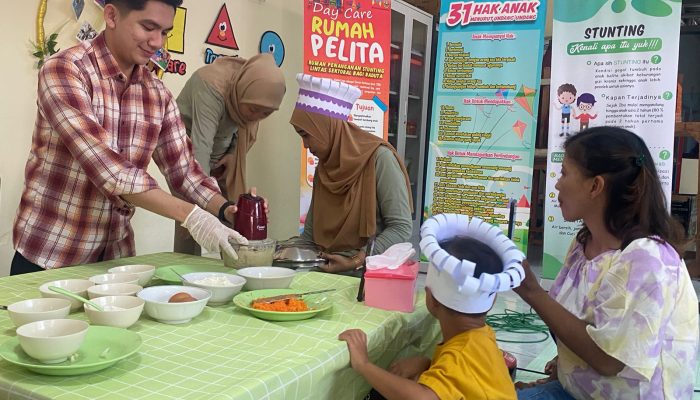 Peringati Hari Ibu, Daycare Rumah Pelita Manyaran Ajak Ibu-Anak Masak Bareng Nugget Lele
