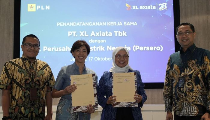 Dukung Transisi Energi Hijau, PLN dan XL Axiata Tingkatkan Pasokan Listrik untuk BTS