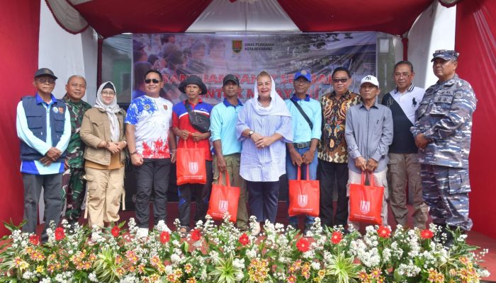 Masuk Musim Paceklik, Pemkot Salurkan 1.100 Paket Sembako untuk Nelayan Semarang