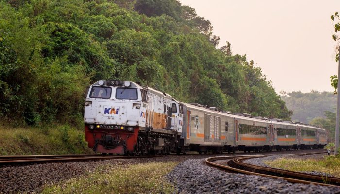 Diskon 50 Persen! Nikmati Perjalanan Eksekutif Direct Train Gambir-Semarang Tawang dari KAI