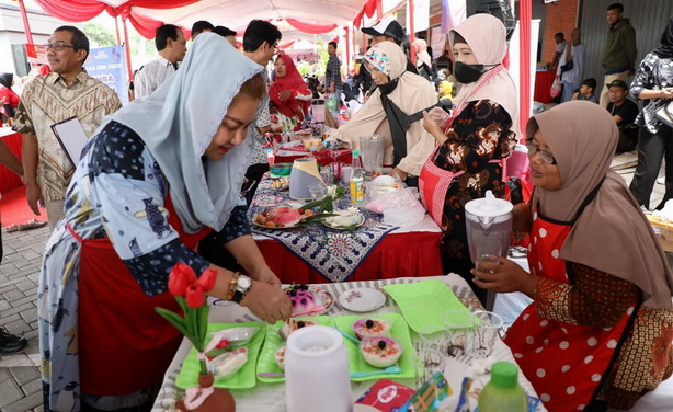 Keseruan Peringatan Hari Ibu Kota Semarang di Pasar Modern BSB City Mijen