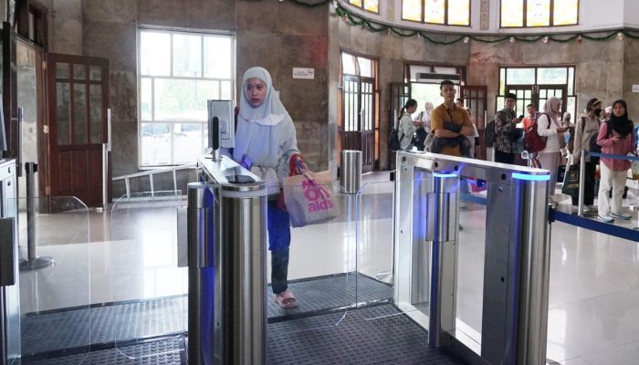 Inovasi Face Recognition di Stasiun Semarang Poncol, Permudah Boarding untuk Liburan Nataru