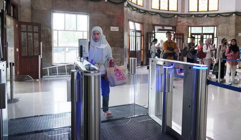 Inovasi Face Recognition di Stasiun Semarang Poncol, Permudah Boarding untuk Liburan Nataru