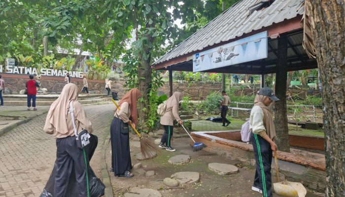 Semarang Zoo Bersih-bersih Sambut Pengunjung Selama Libur Natal dan Tahun Baru