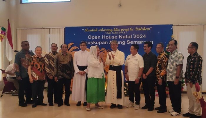 Momen Haru Mbak Ita Menitikan Air Mata Saat Kunjungi Keuskupan Agung Semarang