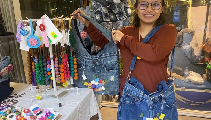 Kreatif! Kisah Ibu-ibu “Kendi Craft” Sulap Jeans Bekas jadi Tas: Modelnya Trendy dan Disukai Anak Muda