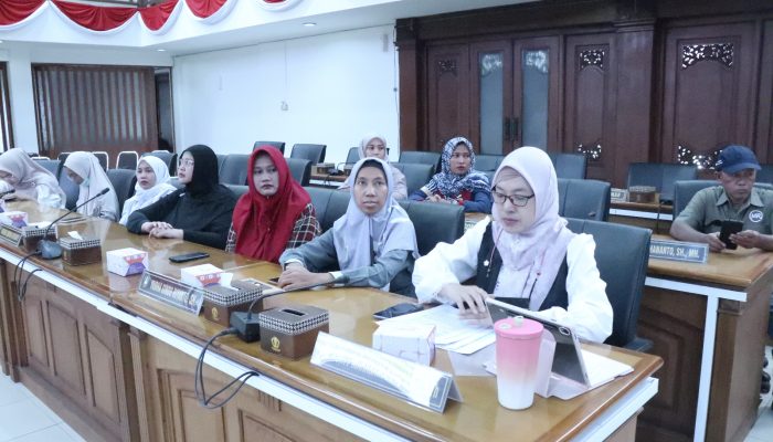 Tuntut Transparansi, Wali Murid Yayasan Al Abidin Gelar Audiensi dengan Komisi IV DPRD Surakarta
