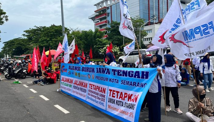 Video Demo Depan Gubernuran, Buruh Desak Penetapan UMP Sektoral