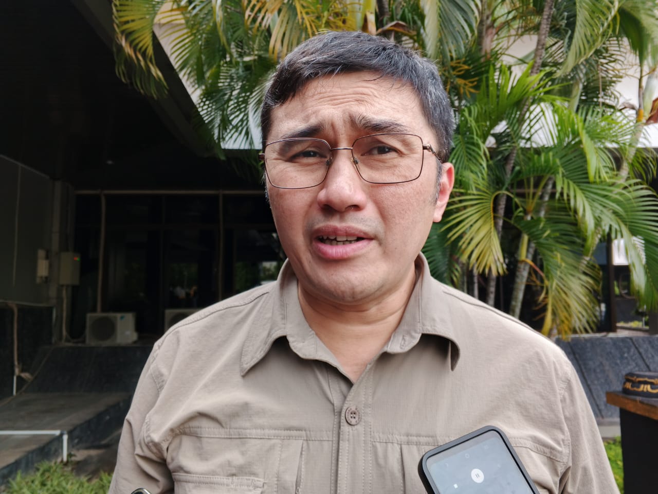 demokrat partai cokelat