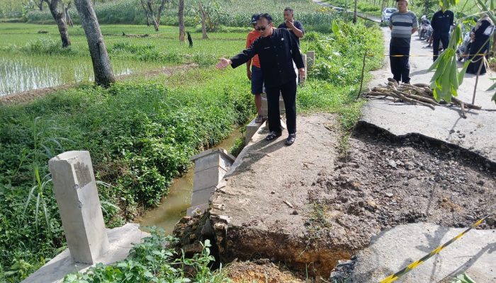 Gegara Hujan Deras, Jembatan di Blora Ambles Tergerus Air