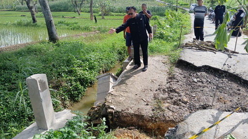 jembatan blora ambles