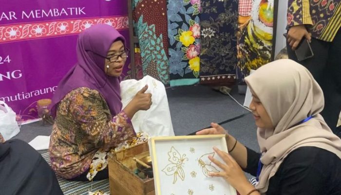 Mengenal Paguyuban Katun Ungu, Wadah Bagi Tuna Rungu Semarang Membatik