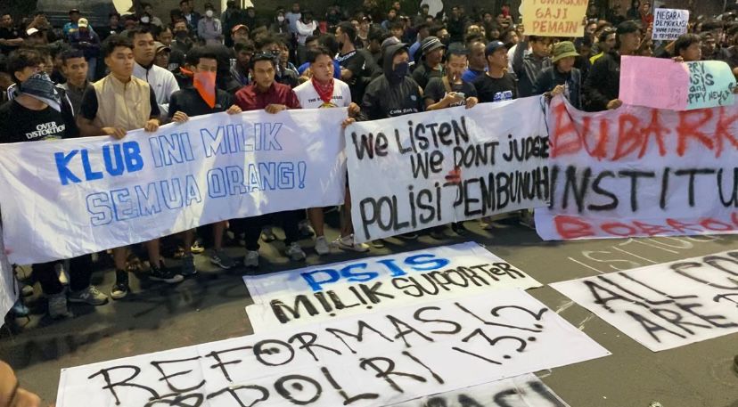 suporter PSIS demo minta yoyok out