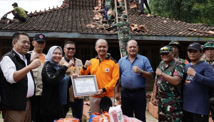 Puting Beliung Rusak Puluhan Rumah Warga Winong Pati, BNPB Salurkan Bantuan Sembako