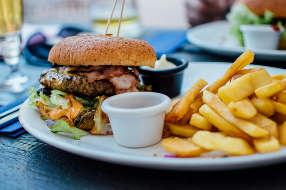 Promo makanan 12.12, ada hokben hingga beard's papa. (Pexels/Pixabay)