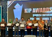 Bawaslu Kota Semarang Raih Penghargaan Badan Publik Informatif KIP Award 2024