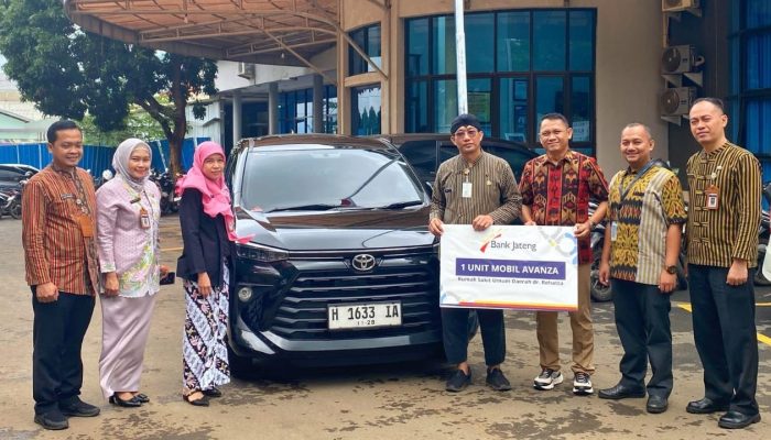 Tunjang Layanan Kesehatan, Bank Jateng Serahkan Bantuan Mobil Operasional ke RSUD Rehatta Jepara