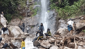 Libur Panjang Tiba, Curug Semirang di Ungaran Barat Ramai Diserbu Wisatawan, Bebas Main Air di Alam!