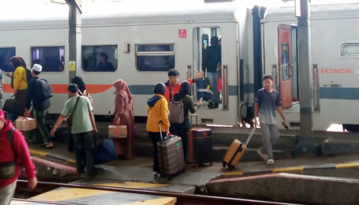 KAI Daop 4 Semarang Berangkatkan 25 Ribu Penumpang di Awal Tahun 2025
