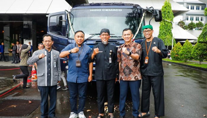 Pemprov Jateng Terima Hibah 2 Truk dari BI untuk Kendaraan Pengendali Inflasi