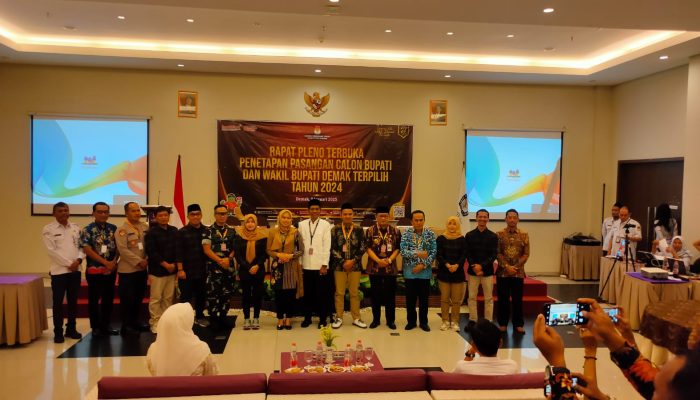 Peroleh 54 Persen Suara, KPUD Demak Resmi Tetapkan Eistianah dan Gus Bad sebagai Pasangan Bupati dan Wakil Bupati Demak