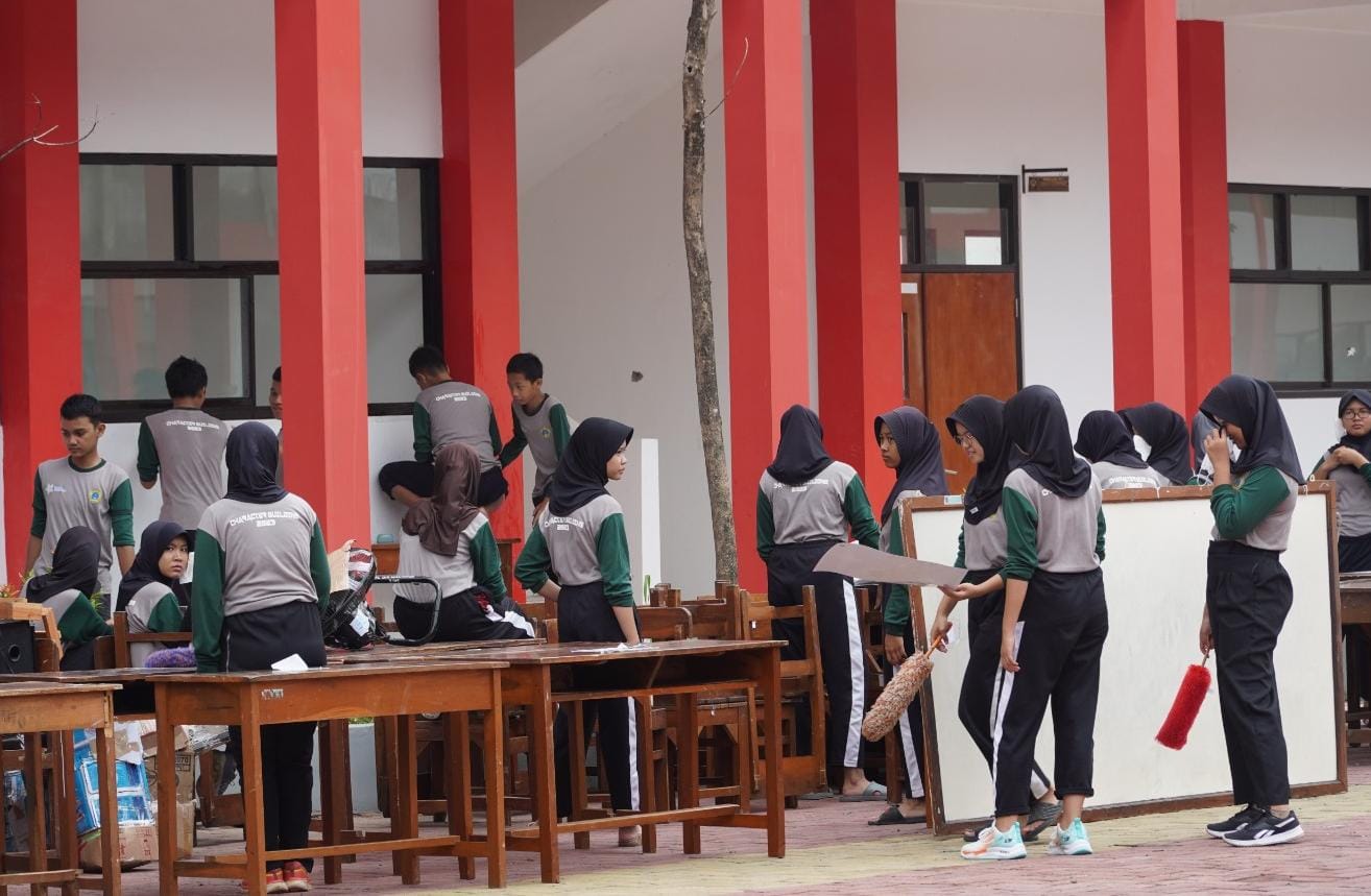 Siswa SMPN 16 Semarang Akhirnya Dipindahkan ke Gedung Baru, Proses Pemindahan Dilakukan Bertahap