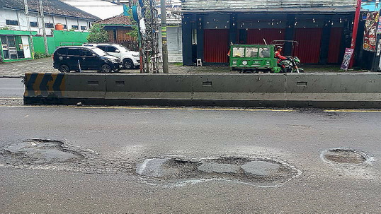 Jalan Lubang Rusak Kecelakaan | Jalan Jawa Tengah rusak