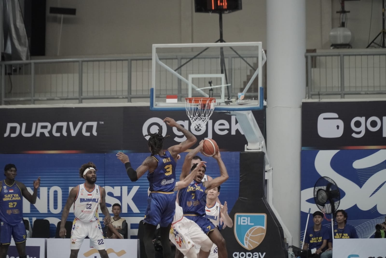 Satya Wacana Salatiga Raih Kemenangan Kedua di IBL 2025, Rajawali Medan Kembali Tumbang