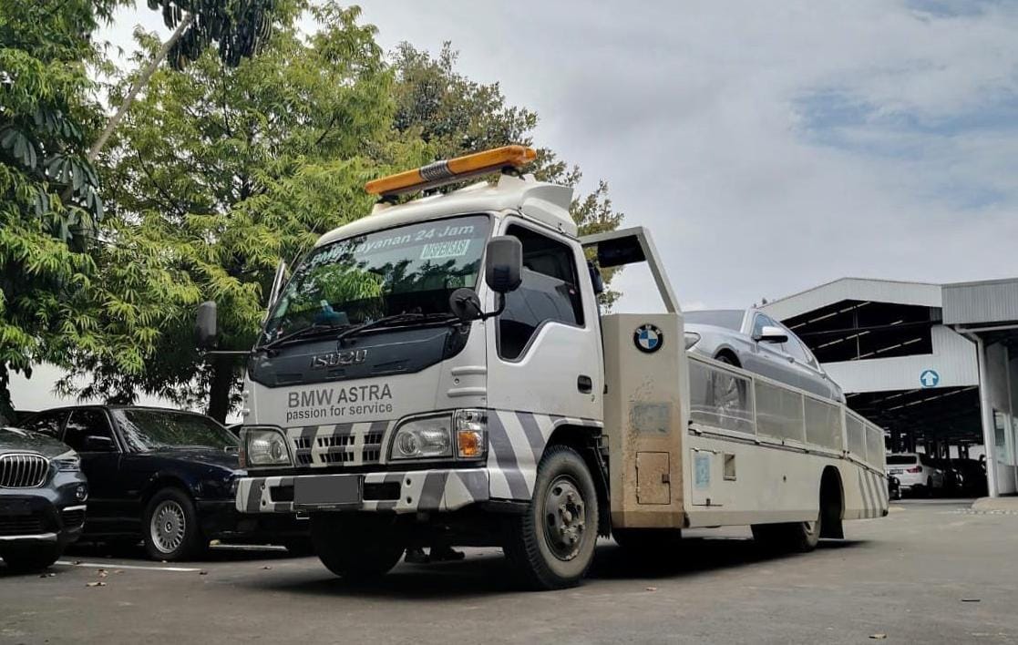 BMW Astra Siapkan Layanan Evakuasi Gratis untuk Mobil yang Terjebak Banjir di Jadetabek