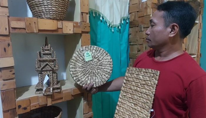 Sulap Gulma Jadi Rupiah, Cerita Inspiratif Warga Ungaran Ciptakan Kerajinan Enceng Gondok