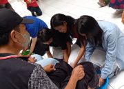 Suasana Haru Ortu-Anak Lakoni Tradisi Basuh Kaki Orang Tua Jelang Imlek di Rasa Dharma Semarang